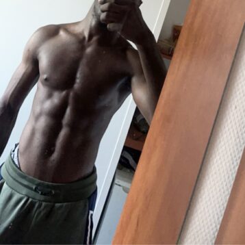 Jeune black musclé offre plan cul sur Nantes